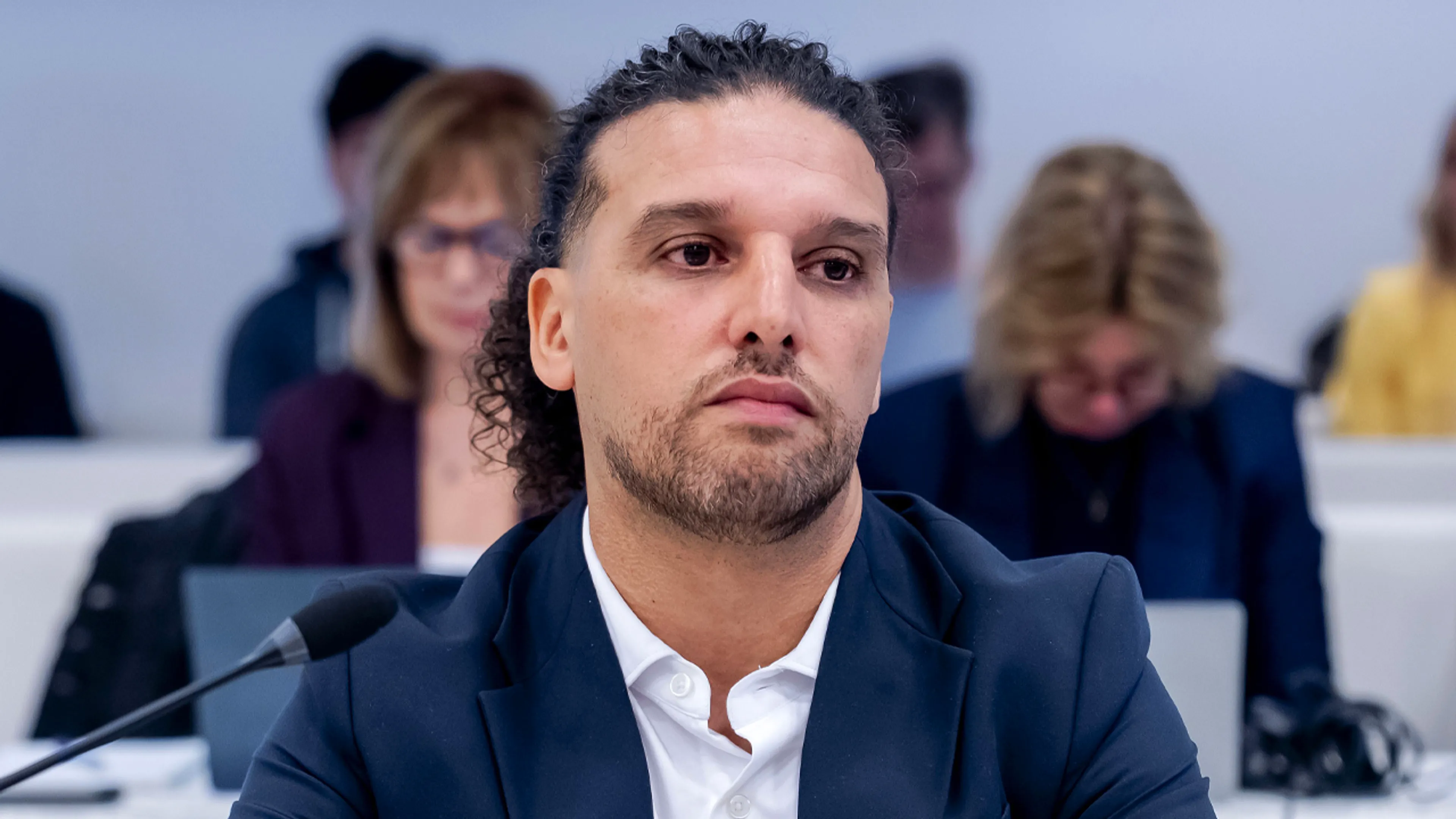 Video: Kijk hier de uitspraak van het hof in de zedenzaak tegen Ali B ...