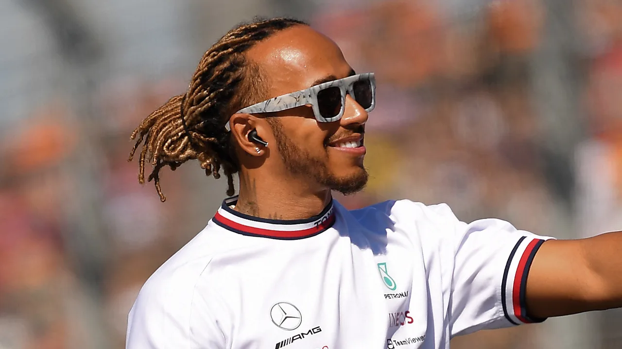 'Lewis Hamilton wil tien miljoen pond investeren in Chelsea'
