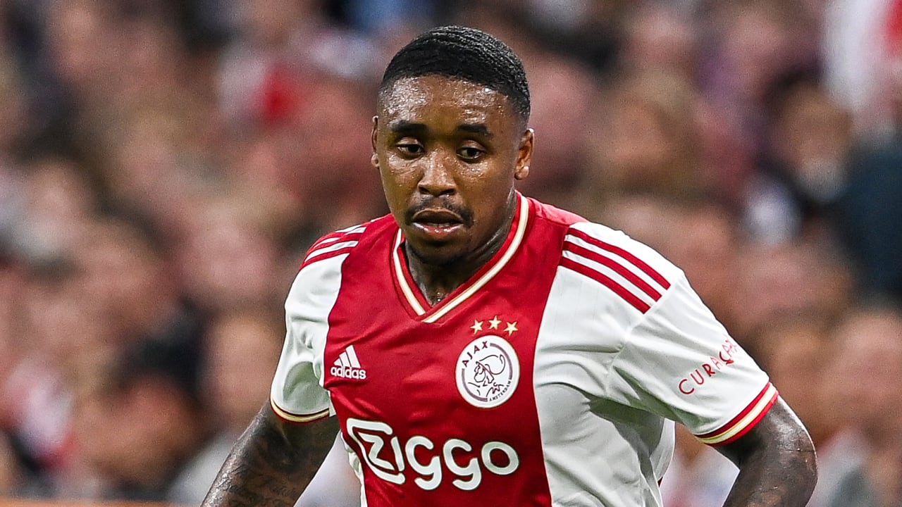 'Ajax-PSV werd bijna gestaakt vanwege wanstaltige spreekkoren'