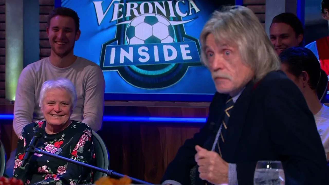 Vrouw in publiek van slag na grap over pijpen