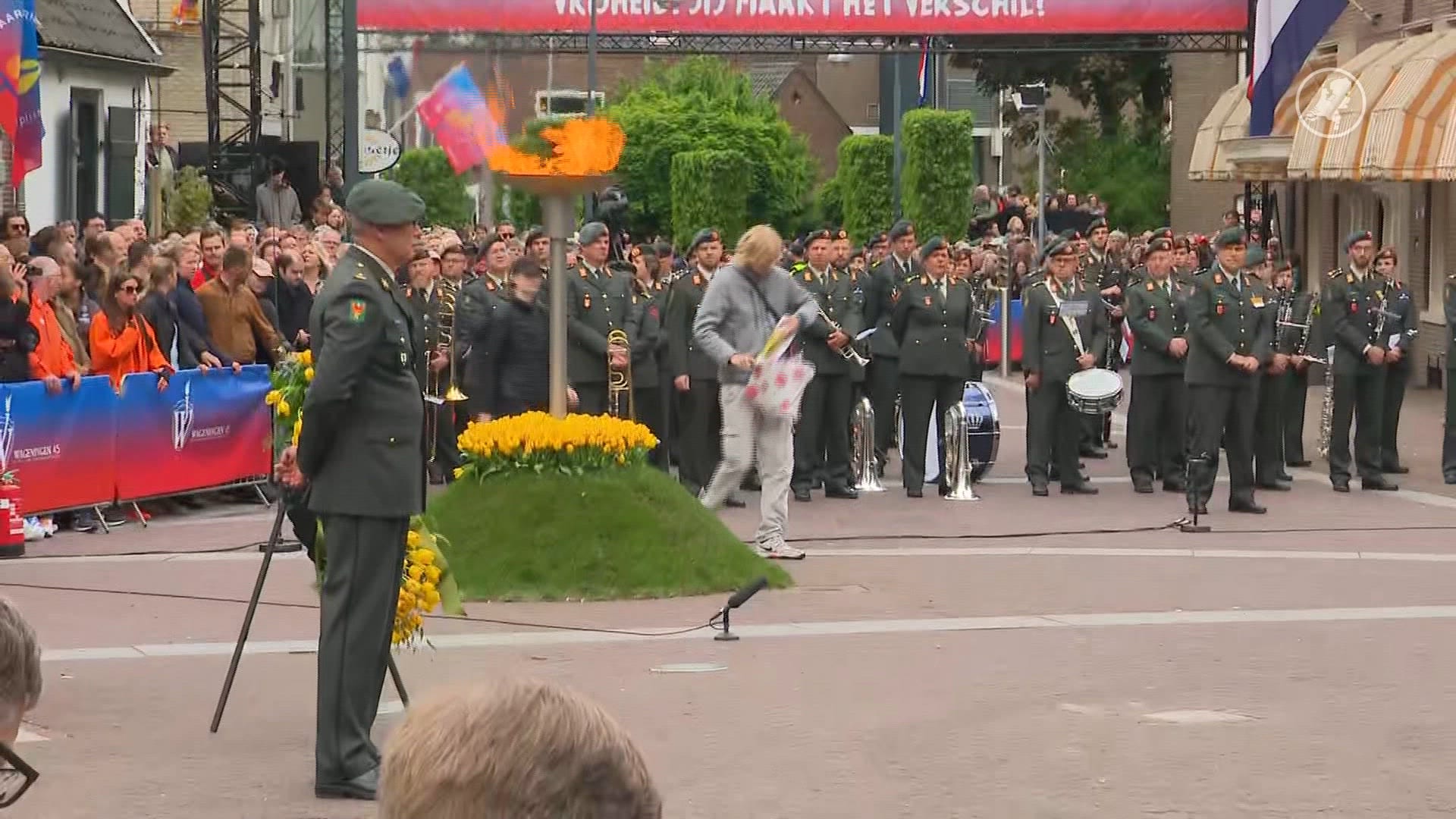 Toespraak minister Brekelmans verstoord, Marco Kroon grijpt in
