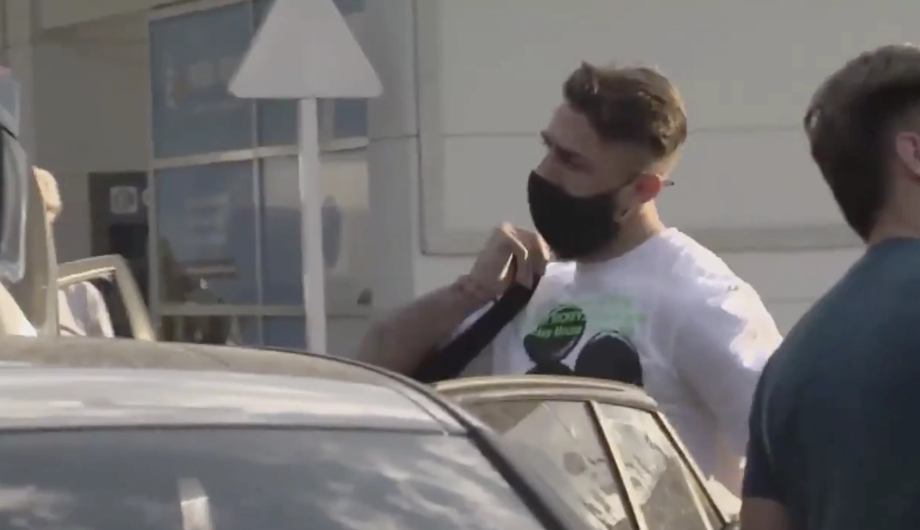 Pratto onderweg naar Feyenoord, gespot op vliegveld