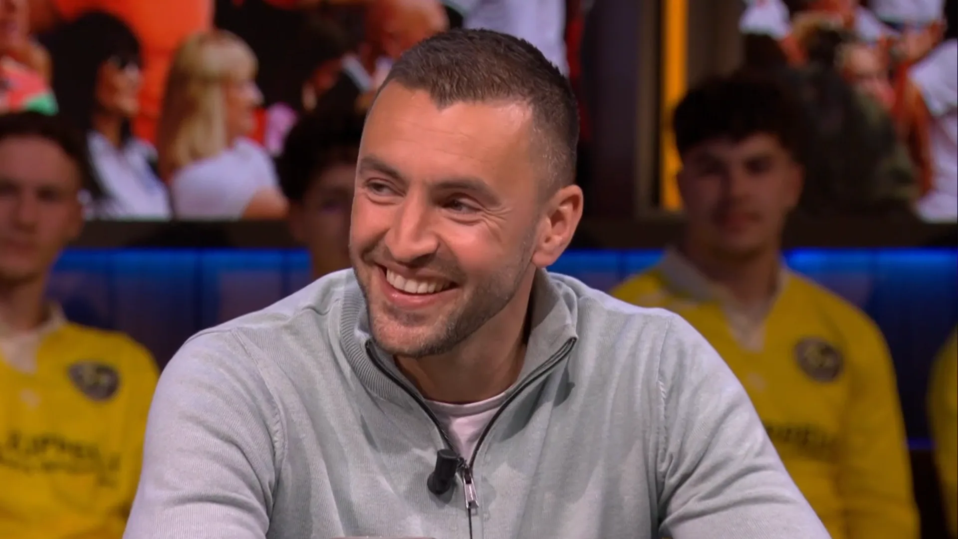 Bram van Polen maandagavond aan de bar bij Vandaag Inside Oranje