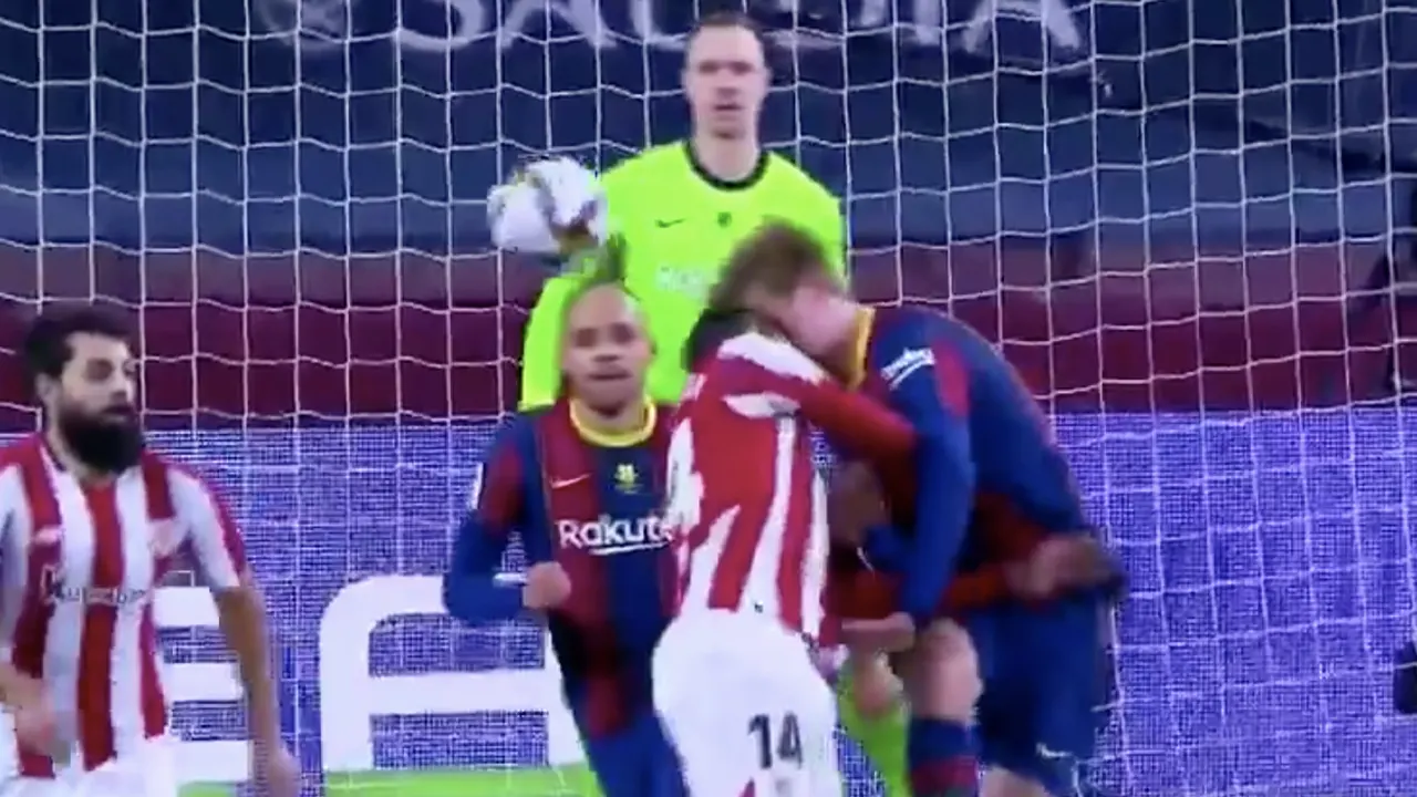 VIDEO: Keiharde hoofdbotsing tussen Frenkie de Jong en Dani Garcia