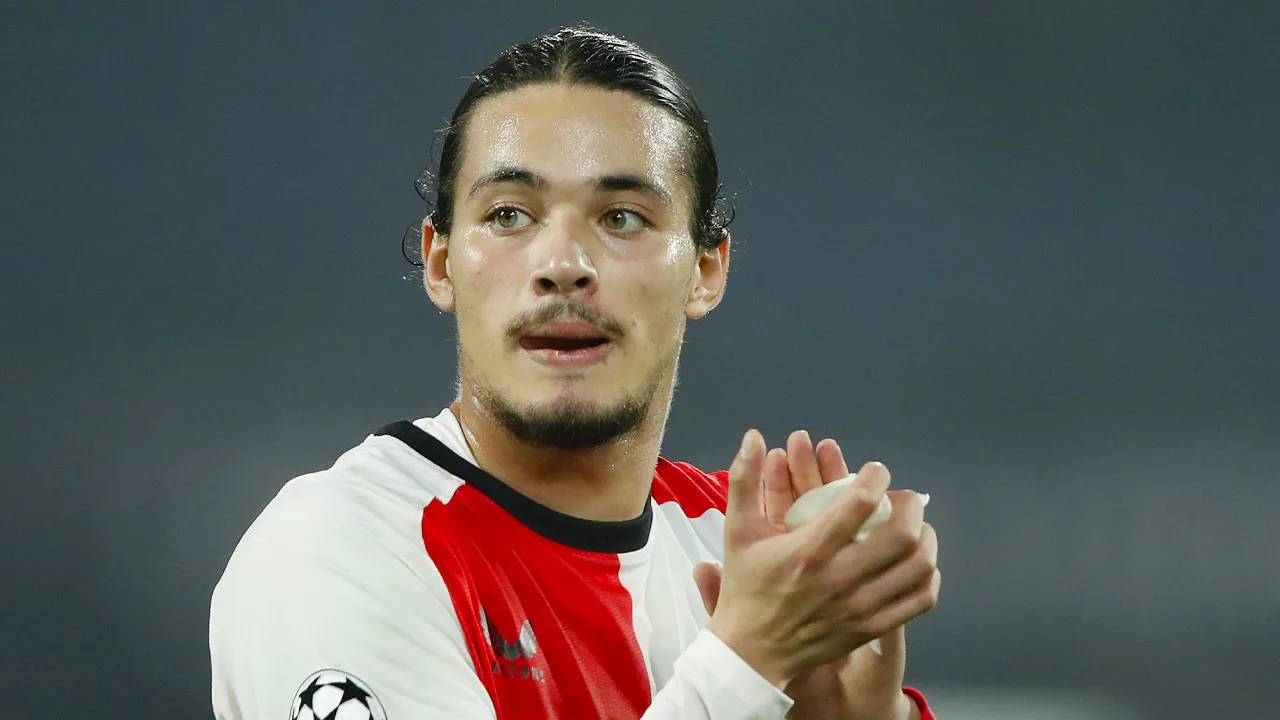 Hadj Moussa blijft Feyenoord trouw: contract tot 2030