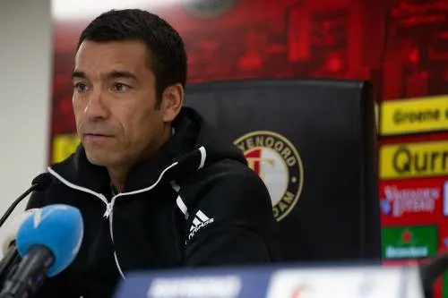 Van Bronckhorst kan Cuco Martina opstellen