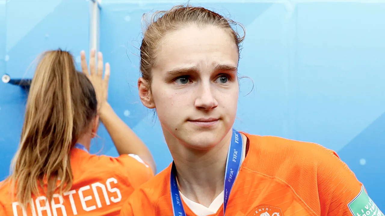 Miedema eens met Johan: 'Voetballers, kom uit de kast'