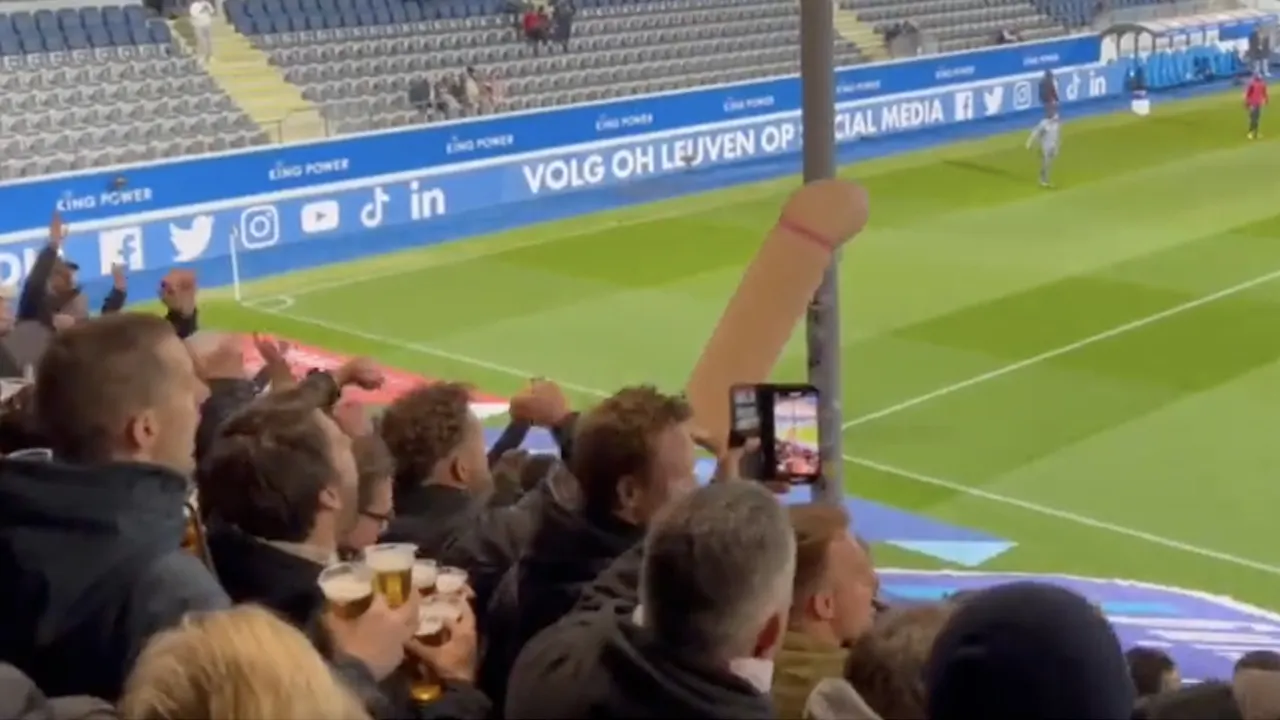 VIDEO: Antwerp-fans zingen over Marc Overmars met opblaasbare reuzenpik