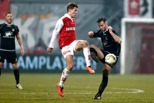 NEC-aanvaller Braken naar Livorno