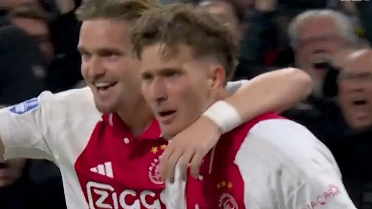 Videogoals: Ajax buigt achterstand tegen PSV via Fitz-Jim en Godts volledig om