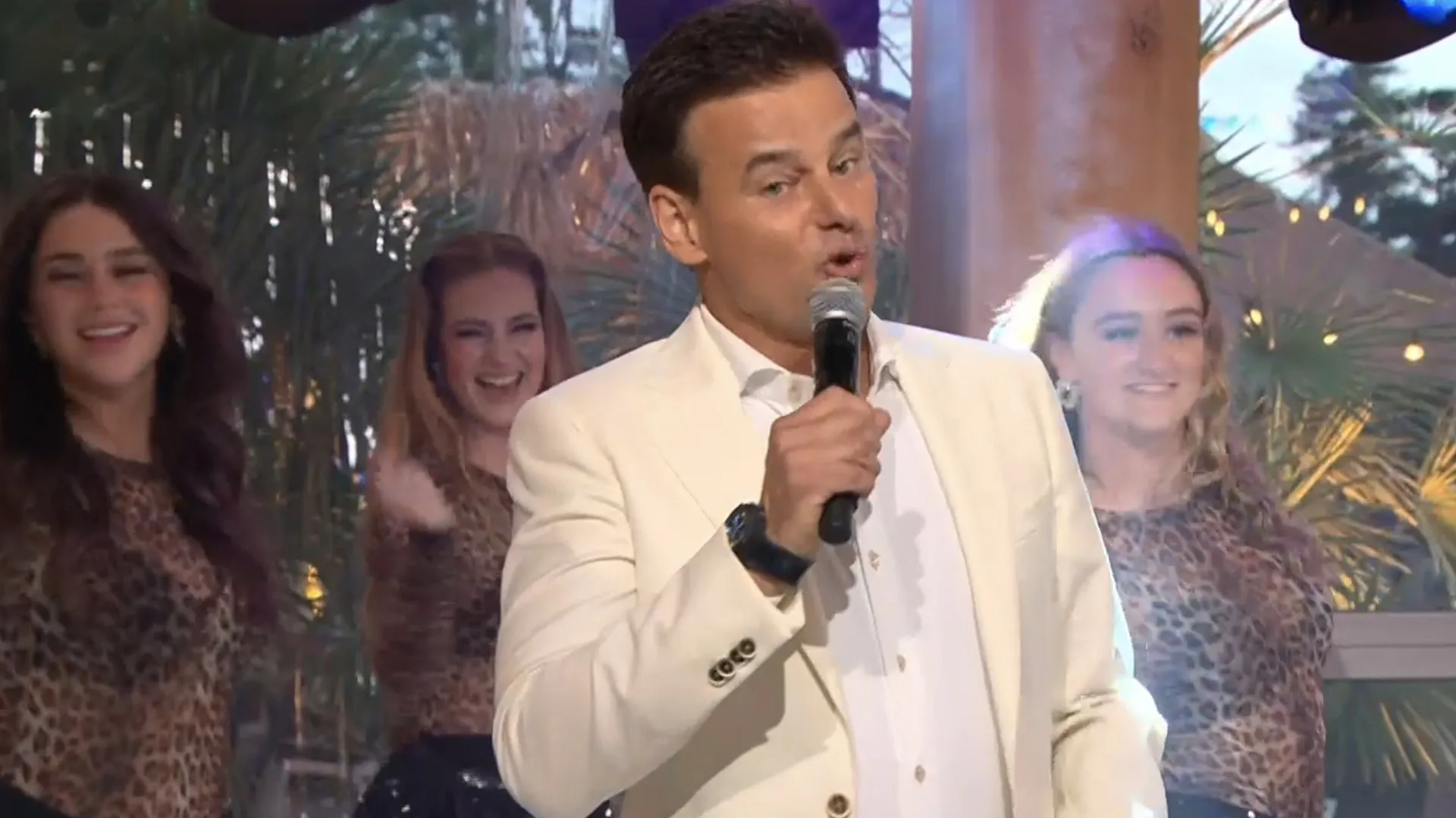 Wilfred opent De Oranjezomer vol energie met zijn hitsingle 'Zoek Jezelf Broeder'!