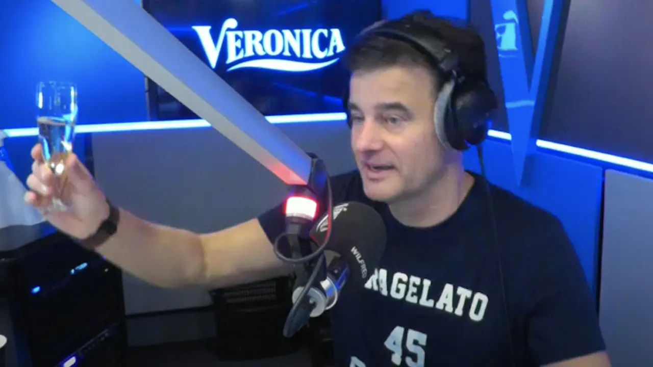 De eerste Veronica Inside-ochtendshow is een feit: ‘Proost, daar gaan we!’