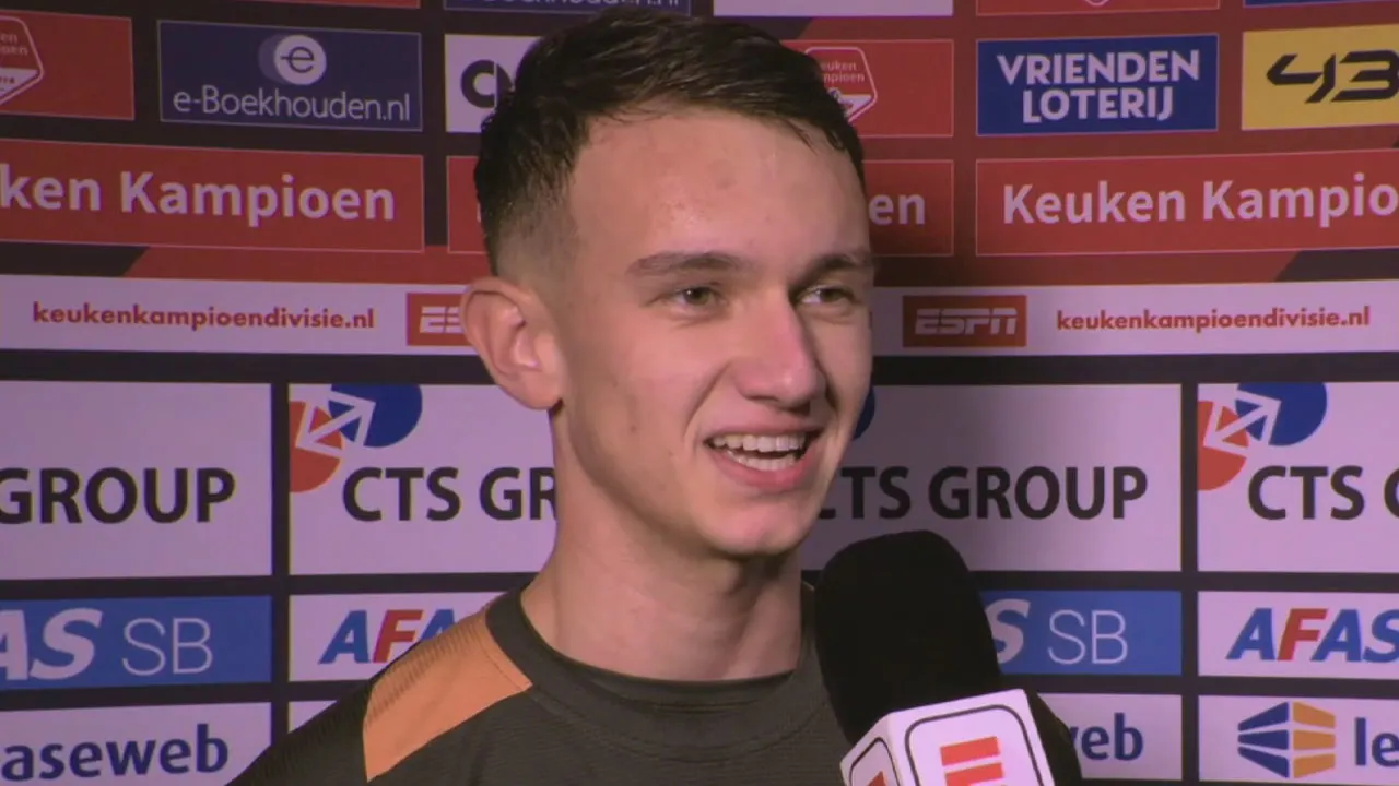 Zoon Wesley Sneijder maakt profdebuut bij Jong FC Utrecht: 'Ik ben superblij!'