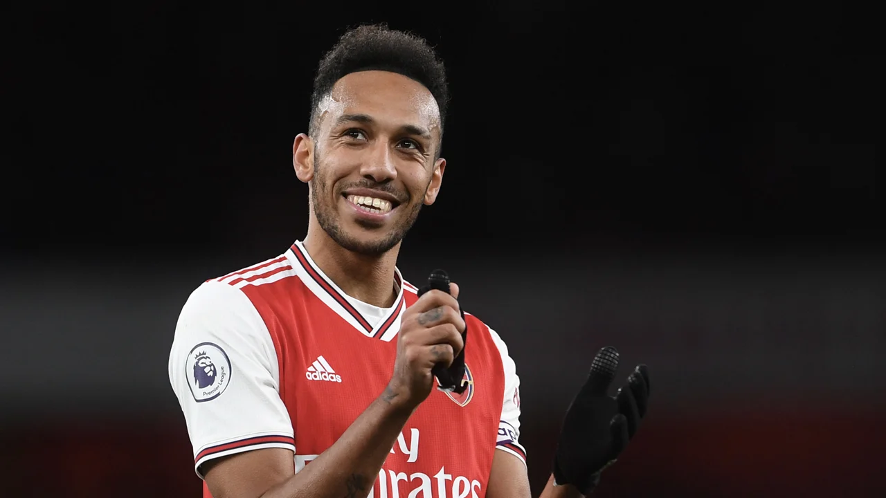 Aubameyang leidt Arsenal in doelpuntrijk duel langs Everton