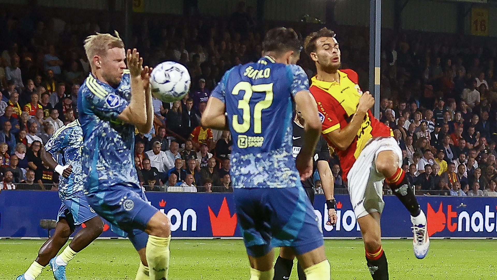 'Ik vind het echt ongelooflijk dat Go Ahead Eagles geen penalty kreeg tegen Ajax'