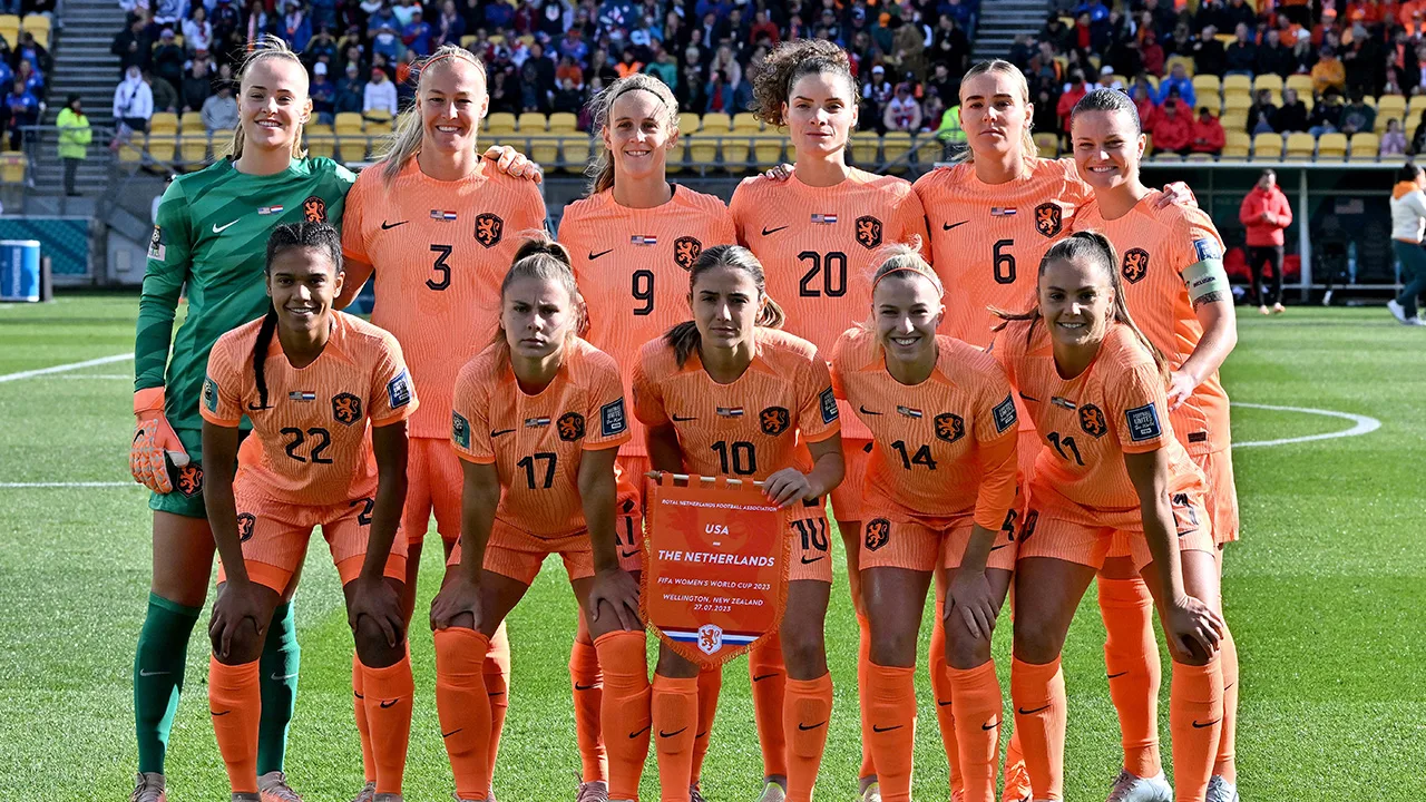Van Dongen loopt enkelblessure op, ook Egurrola geblesseerd van het veld