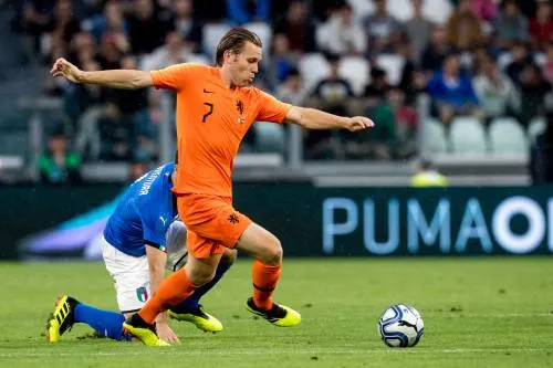 Oranje met Tete en Vormer tegen Peru