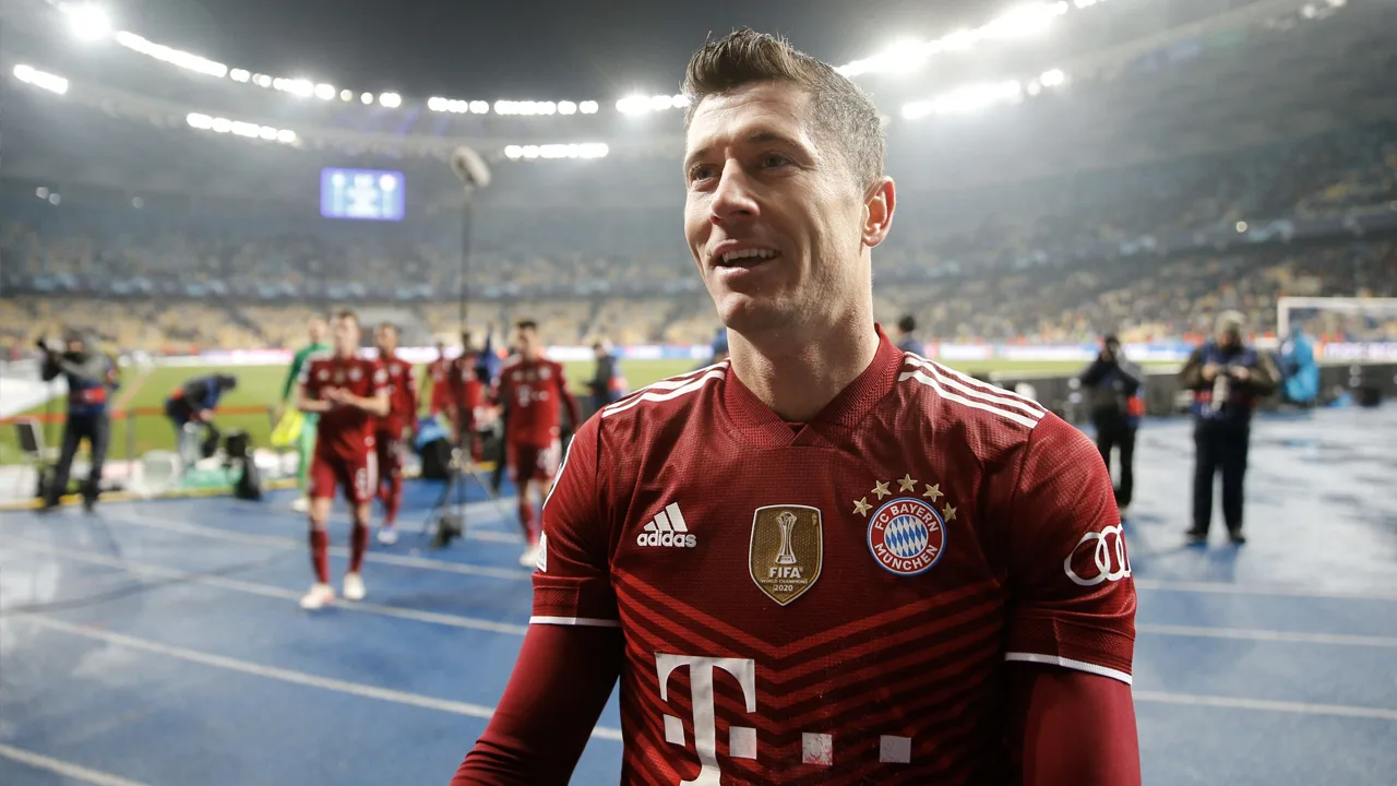 Lewandowski traint bij Bayern in afwachting nieuw bod Barcelona