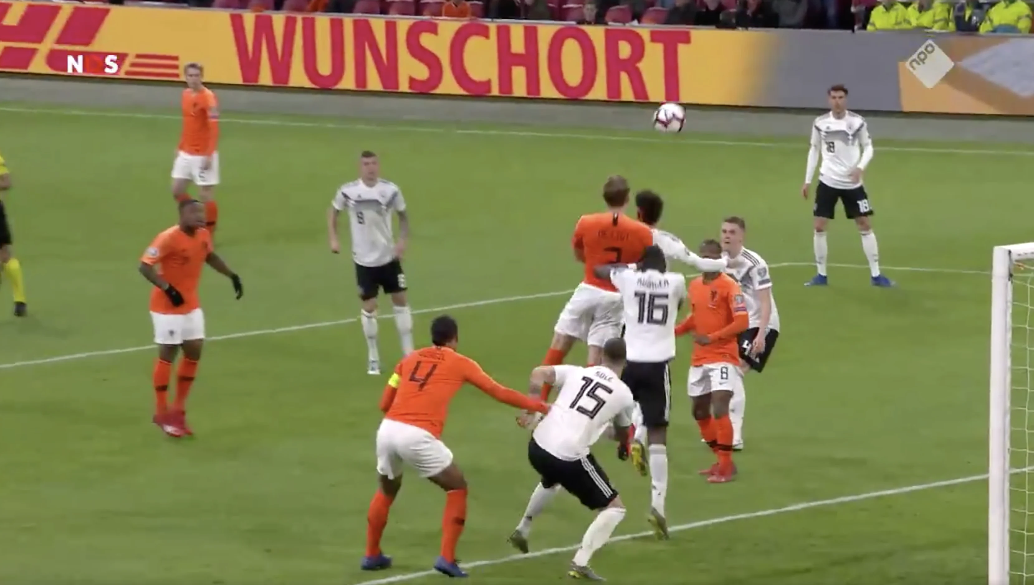 De Ligt kopt 1-2 binnen