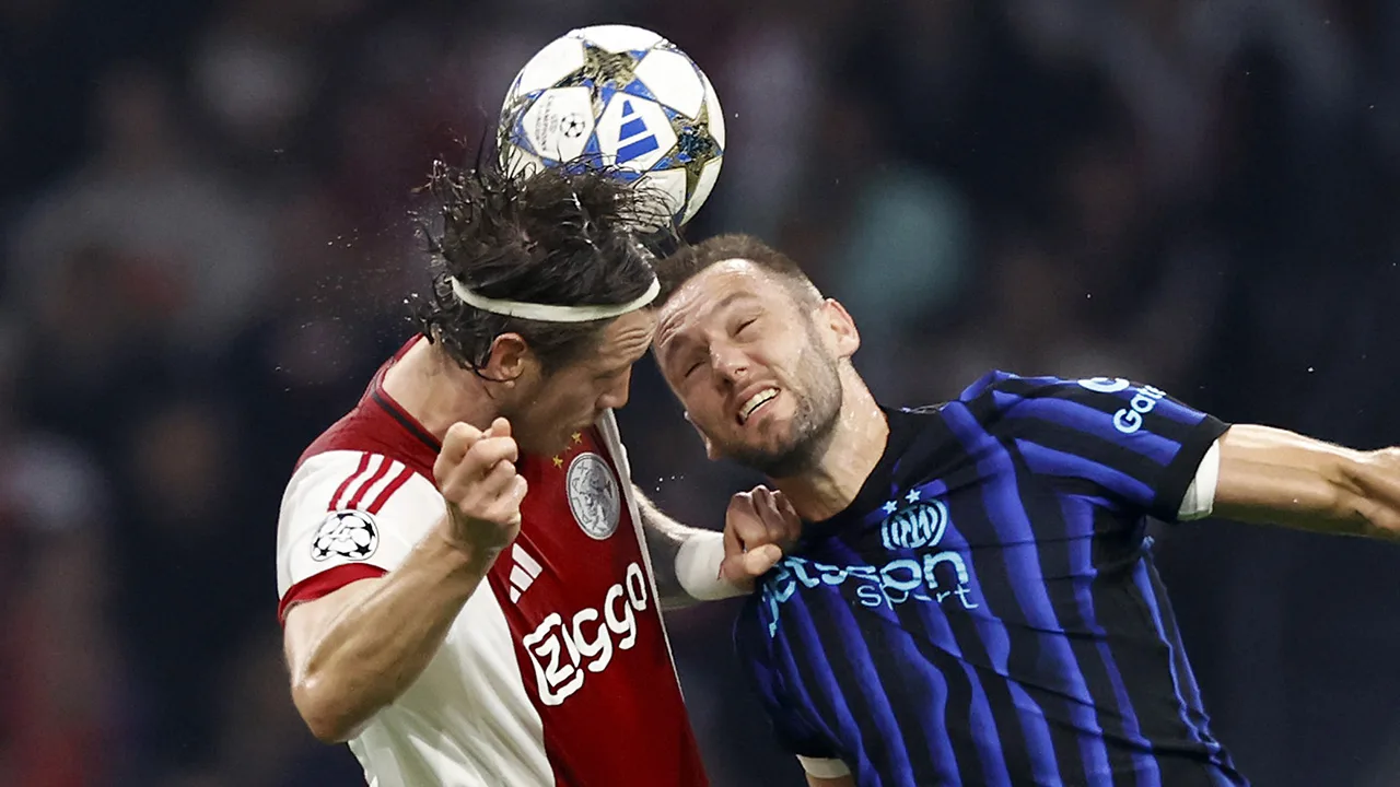 Ajax lijdt bij rentree in Champions League thuisnederlaag tegen Internazionale