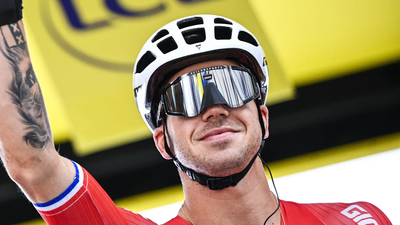 Dylan Groenewegen sprint naar winst in zesde etappe Tour de France