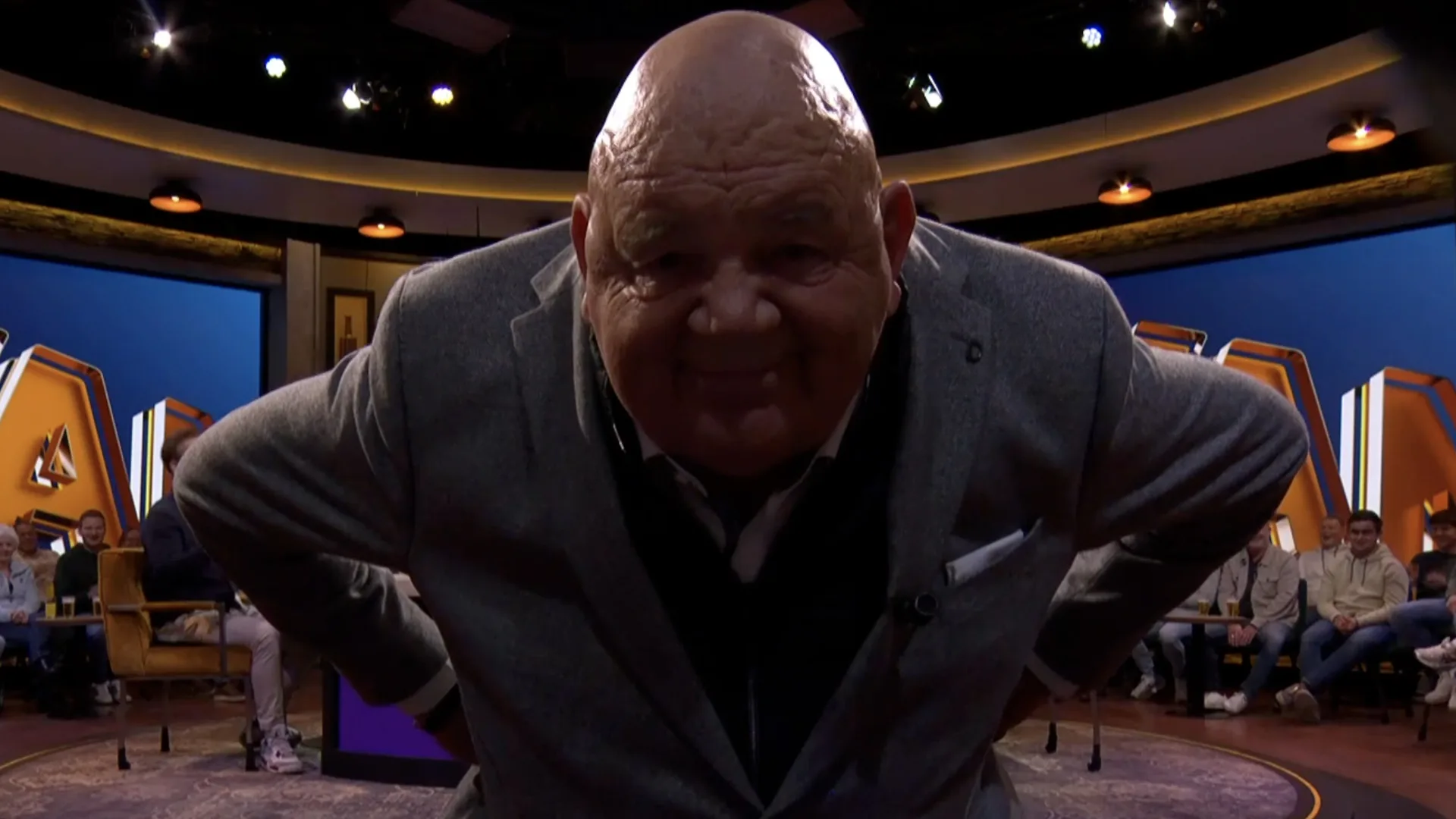 Pieter Cobelens is terug bij Vandaag Inside en doet – na drie pogingen – een correcte koekoek! 