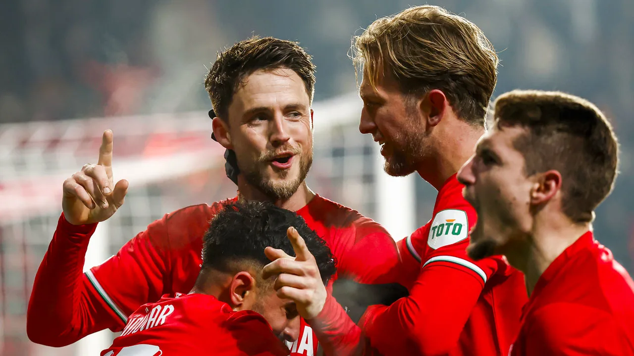 Van Wolfswinkel bezorgt FC Twente late zege op Bodø/Glimt