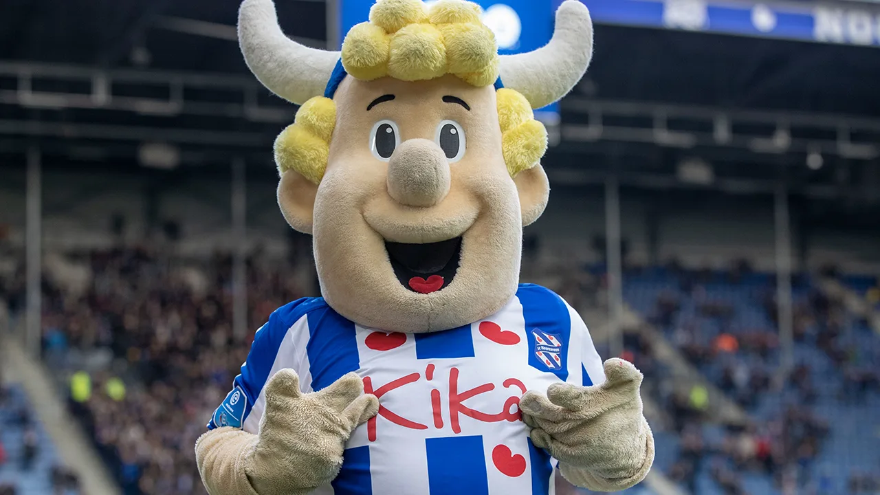 Mascotte Heero wint rechtszaak en mag weer aan de slag bij sc Heerenveen