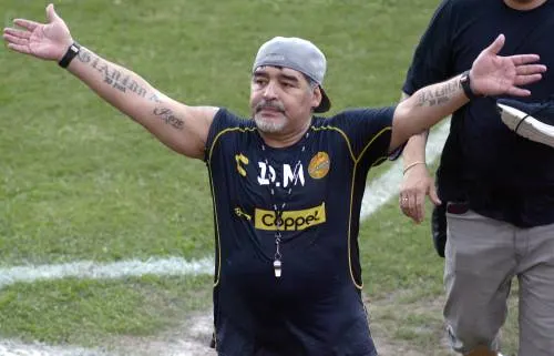 Maradona debuteert met winst in Mexico