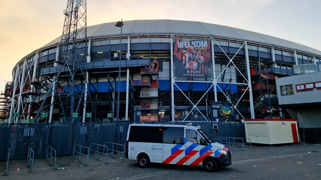 Geen politie bij Feyenoord - Ajax om actie vroegpensioen