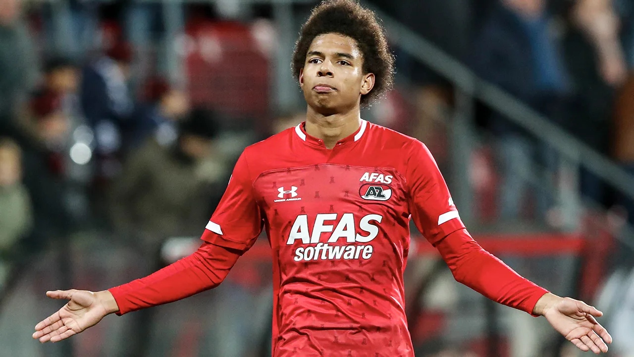 PSV zonder Gakpo, Stengs bij AZ vanaf middenveld 