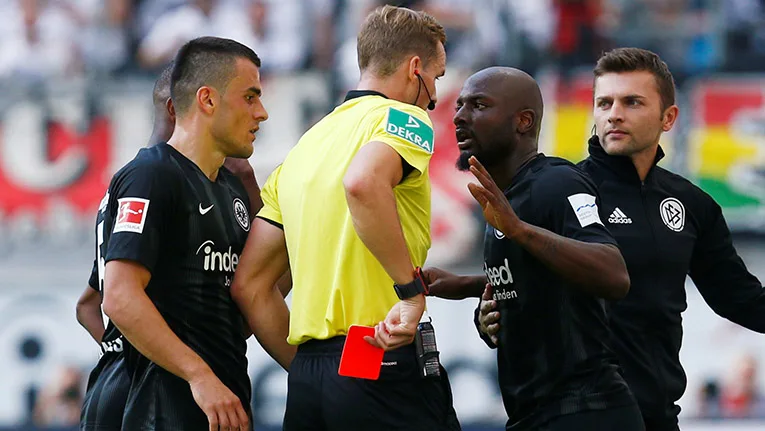 Jetro Willems komt met excuses na rode kaart