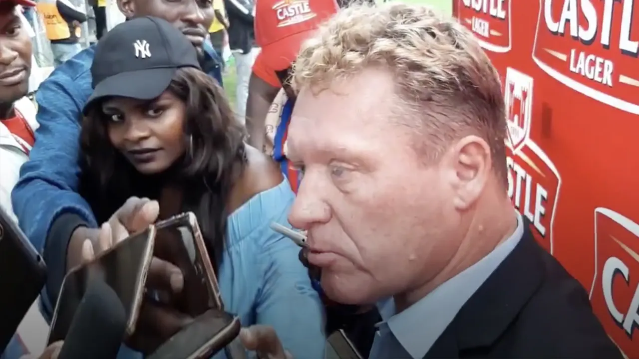 GOUD! Nederlandse coach in Zimbabwe staat pers te woord in bizar slecht Engels