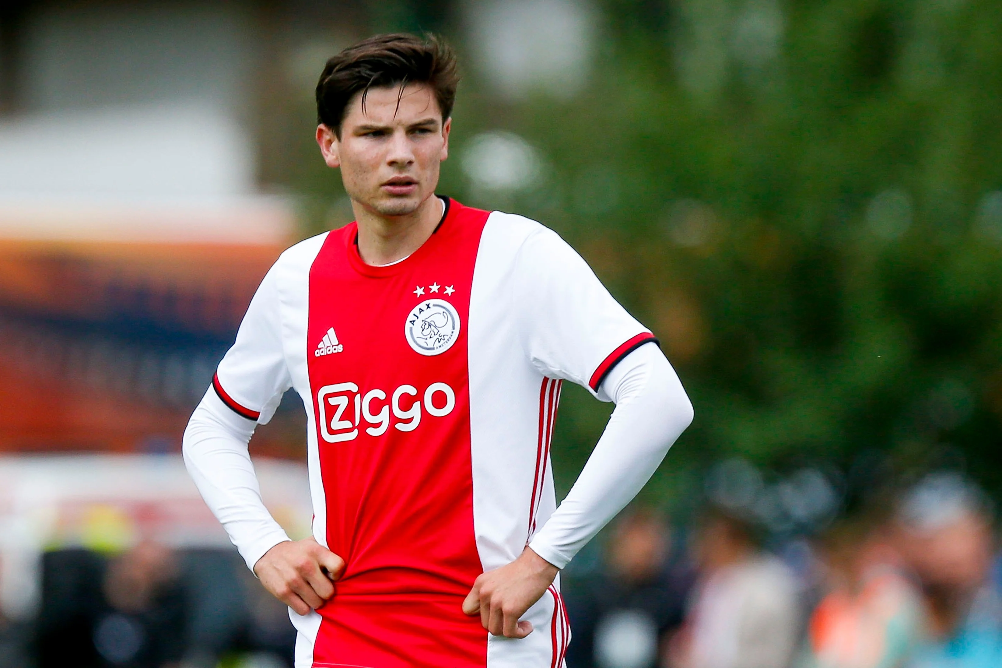 Ajax legt 'Ronaldo-gooier' Ekkelenkamp langer vast