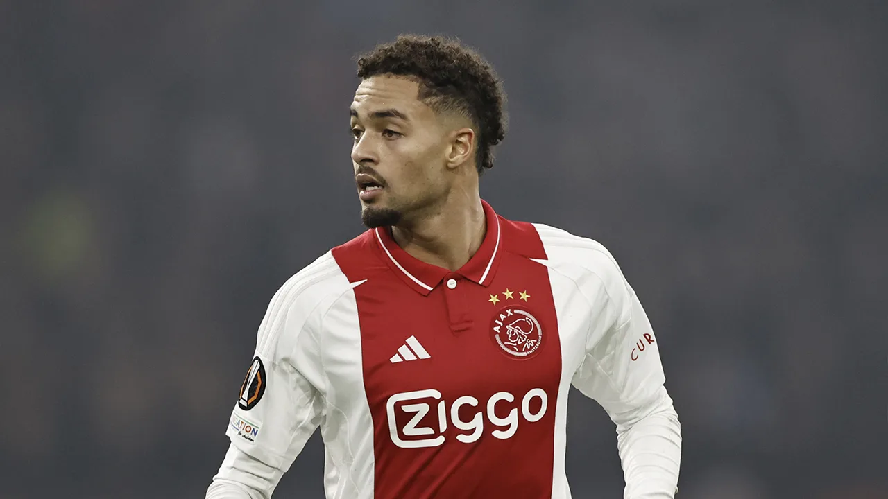 'Devyne Rensch persoonlijk rond met AS Roma; rechtsback wacht op besluit Ajax'