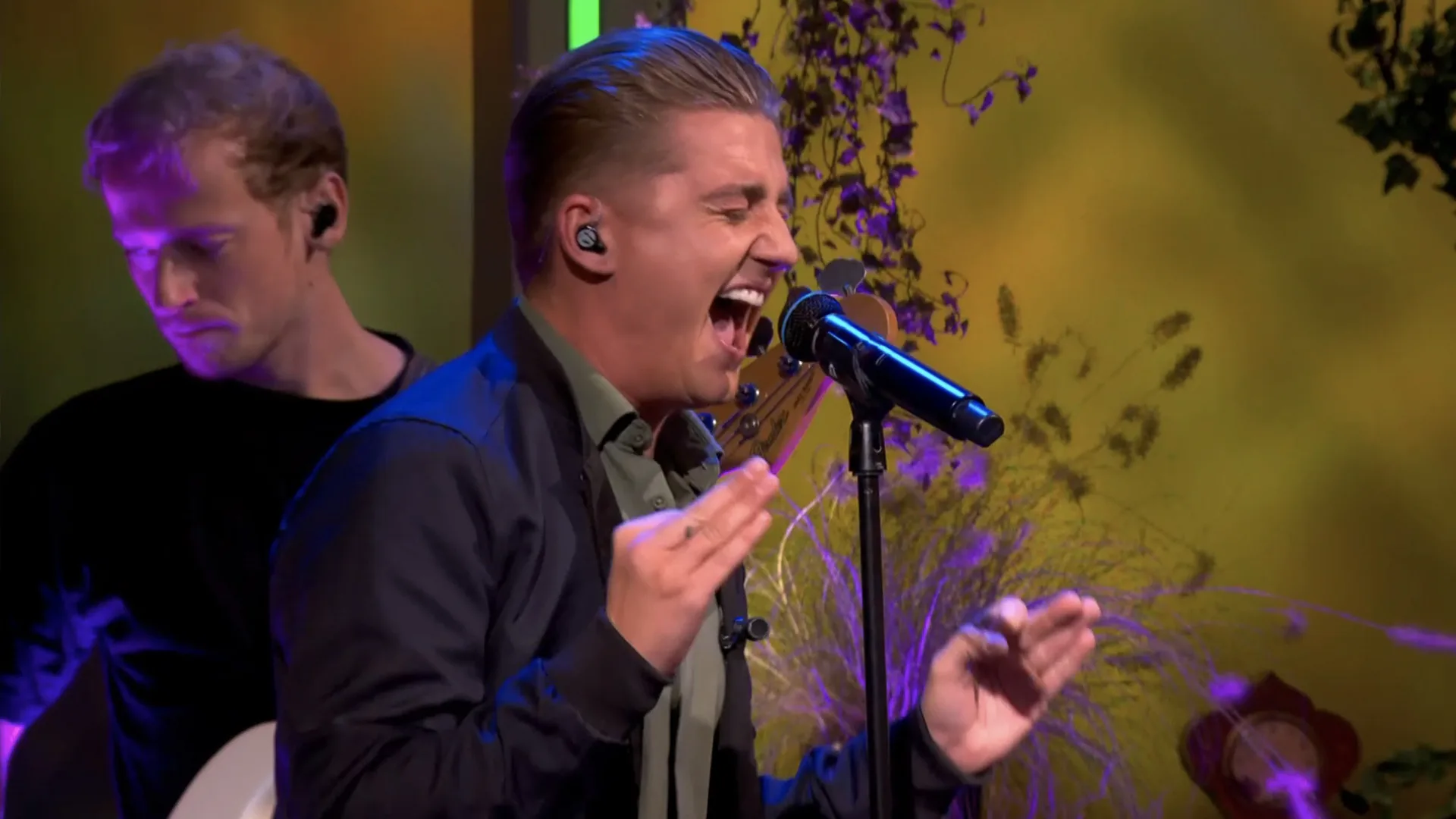 Mart Hoogkamer opent De Oranjezondag met 'Ik Spaar Geen Centen'