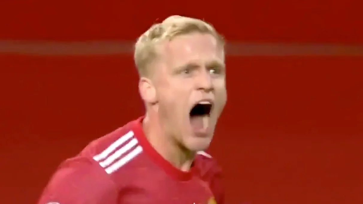 ZIEN! Donny van de Beek scoort tijdens zijn debuut op Old Trafford