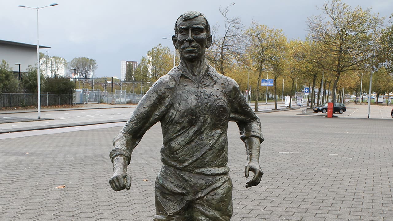 Feyenoord herdenkt Moulijn 