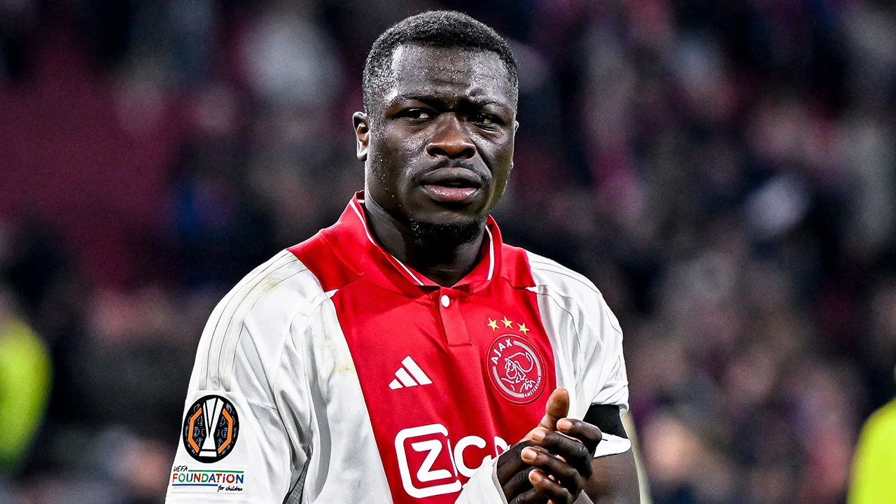 ‘Het is kapitaalvernietiging zoals Ajax met Brian Brobbey omgaat’