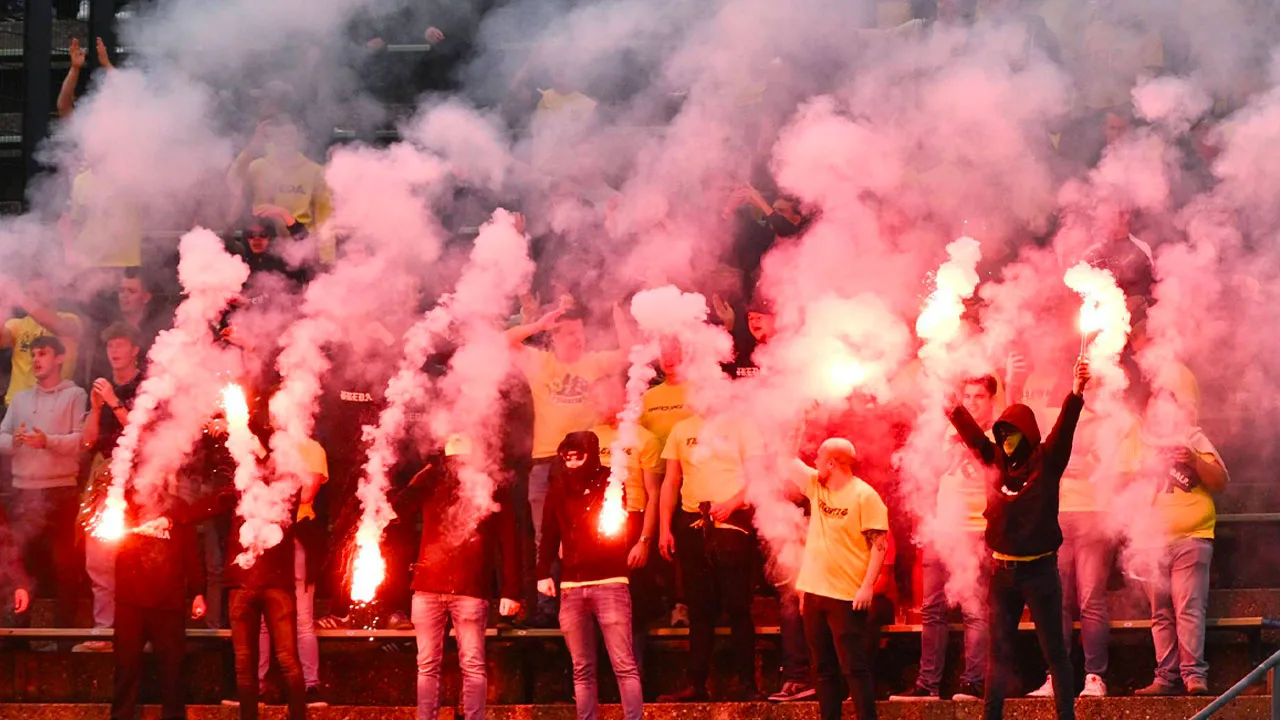 Oefenwedstrijd Schalke 04-NAC Breda loopt uit in massale vechtpartij tussen supporters