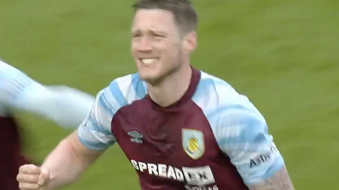 Wout Weghorst emotioneel na eerste Premier League-doelpunt