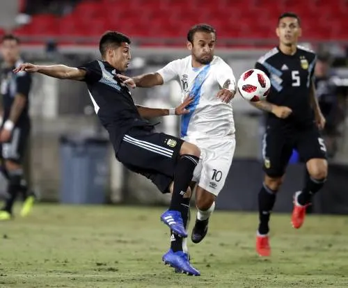 Paris Saint-Germain haalt Paredes binnen