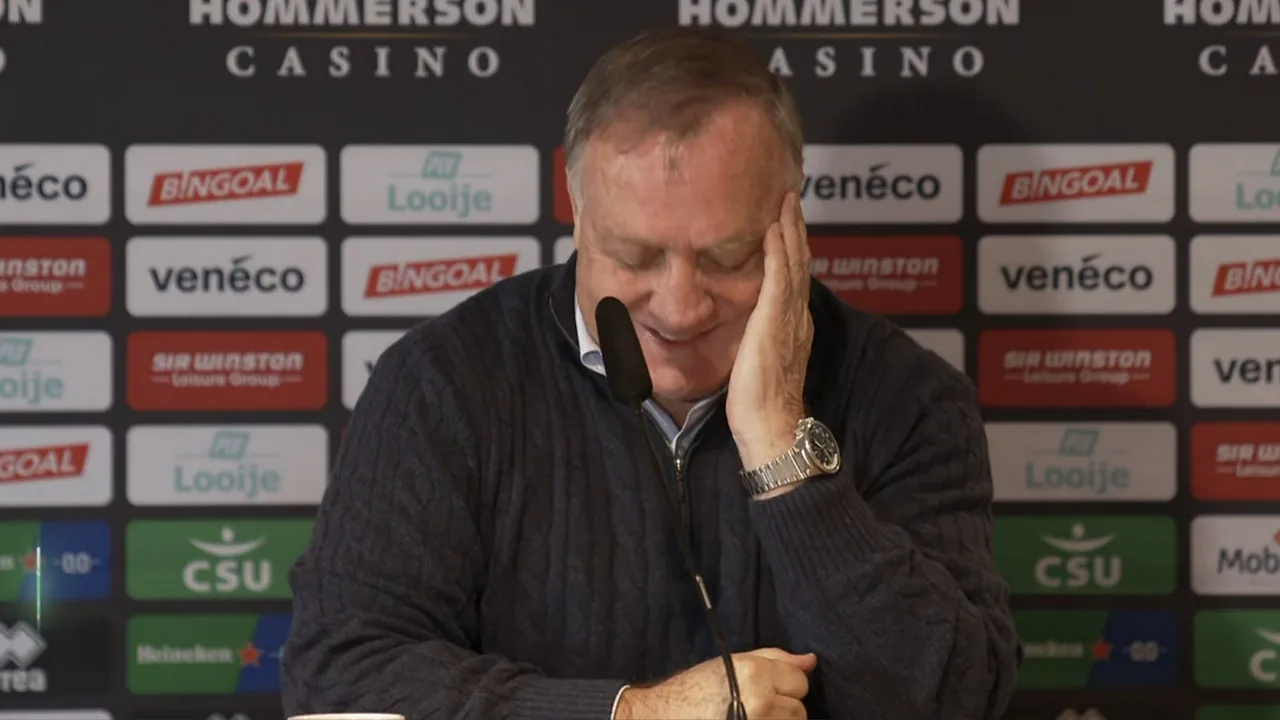 Dick Advocaat schiet in de lach bij vraag over nieuwe klus Van Gaal: 'Waarom niet?'