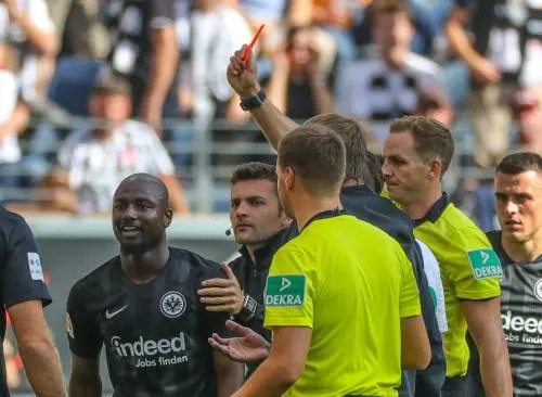 Willems bij Frankfurt drie duels geschorst