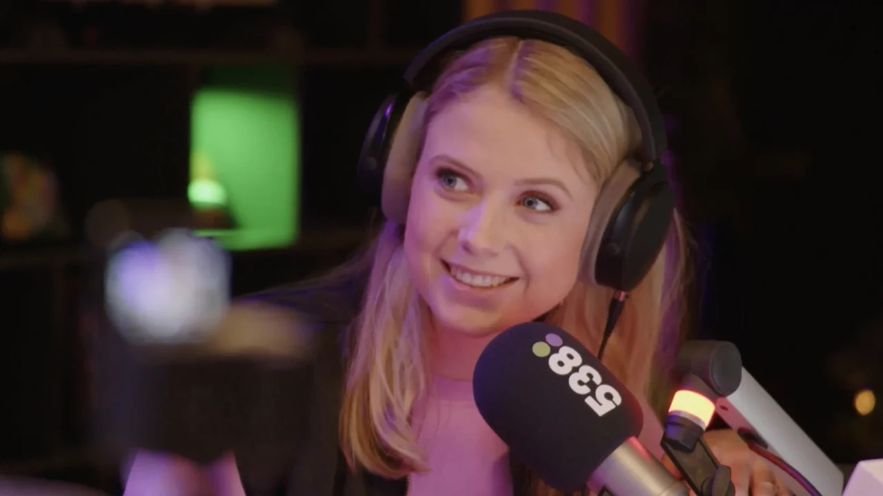 Noa: 'Ik heb me opnieuw moeten voorstellen aan m'n vriend!'