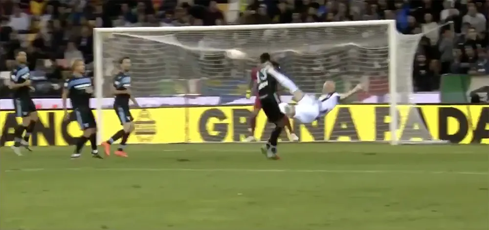 Nederlander Bram Nuytinck scoort met spectaculaire omhaal 