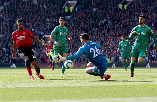 Manchester United voorlopig vierde