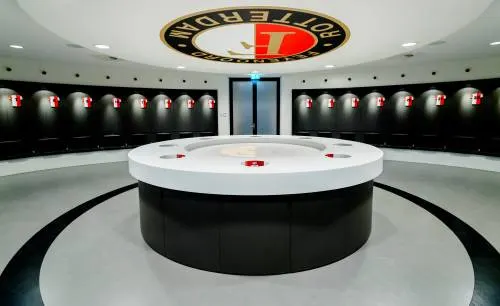 Feyenoord huurt Portugese verdediger Ié