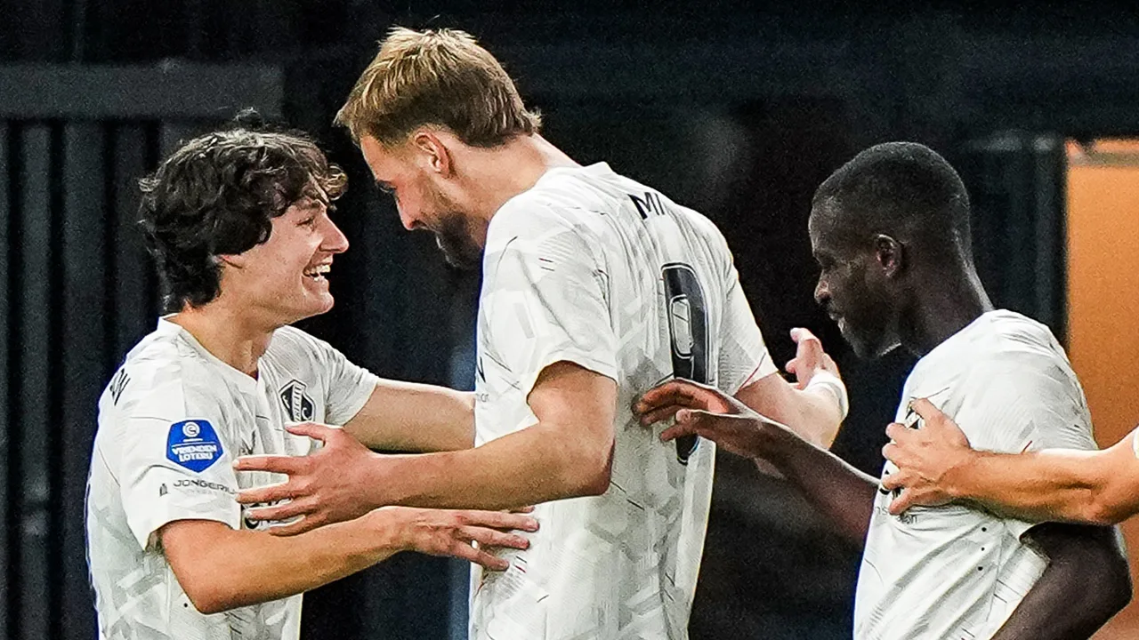 AZ lijdt thuis tegen FC Utrecht eerste nederlaag van het seizoen
