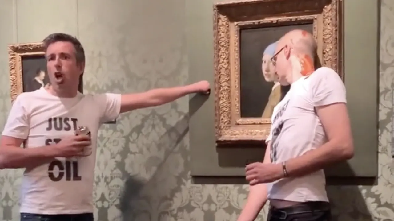 Video: Kunstwerk 'Meisje met de parel' besmeurd door activisten